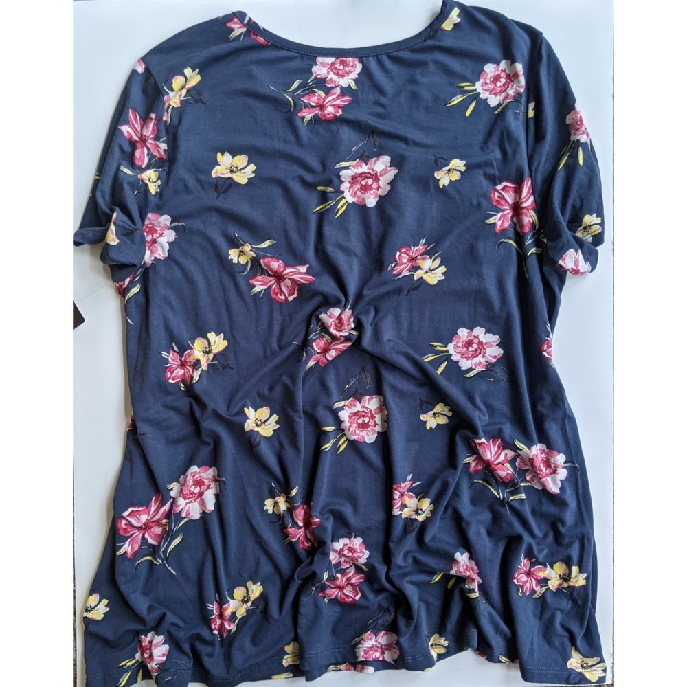 Torrid super soft knits, sz 1. Blue floral. Scoop neck short sleeve tee - Picture 2 of 7